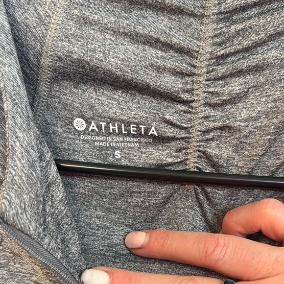 Athleta Women’s Gray Short Sleeve work out shirt. Size S. Zipper front. - Picture 2 of 7